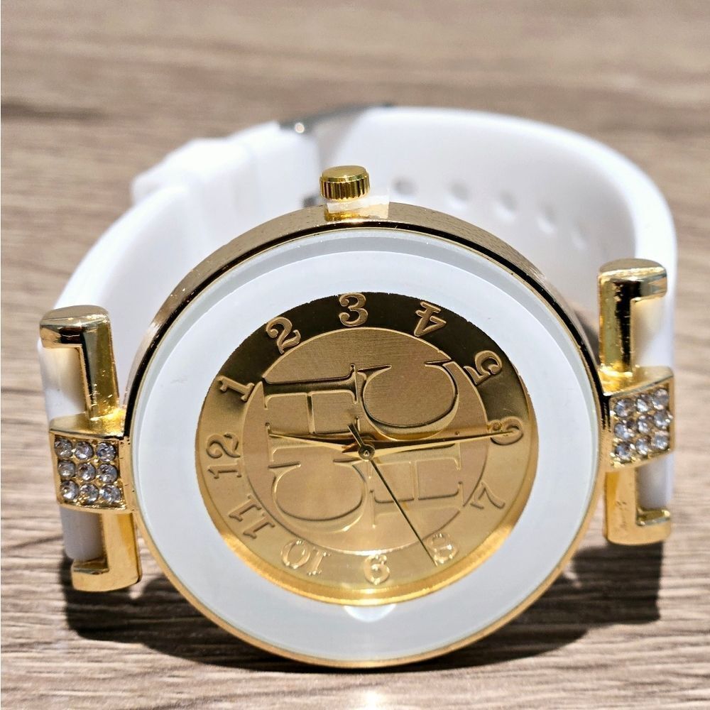 Ch woman's watch new, never use great condition